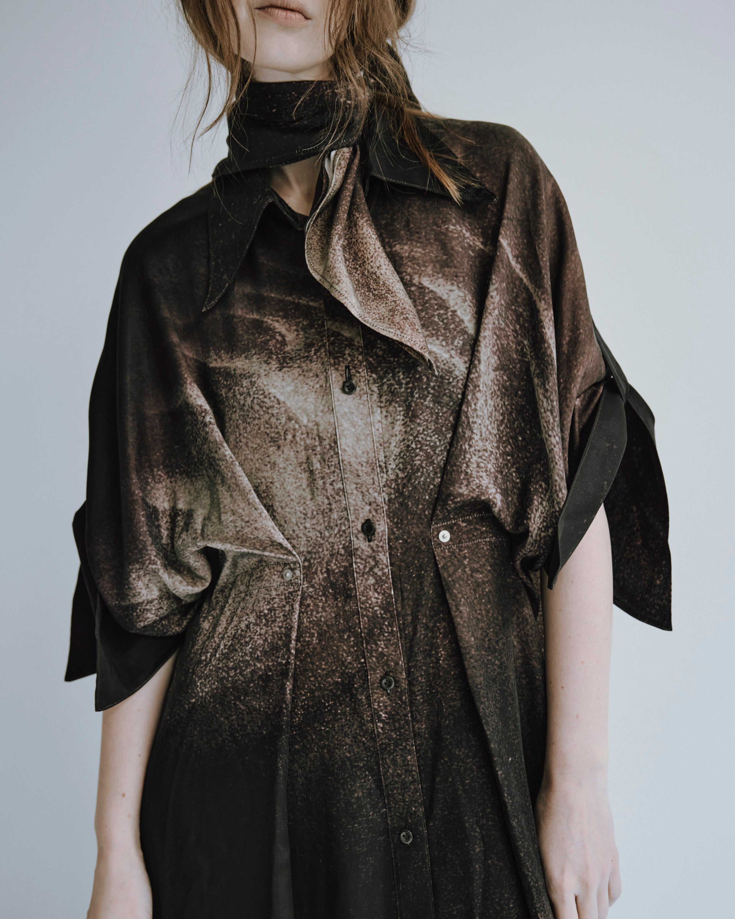 "FUMON PRINT ROLL UP TRIP SHIRT"